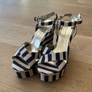 NEW Very Volatile navy blue stripe platform heels size 9